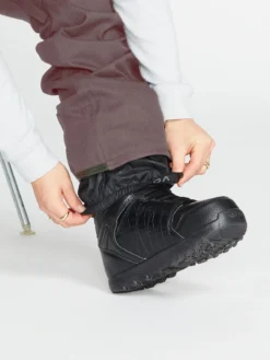 Volcom Womens Species Stretch Snowboard Pants 10 Volcom Womens Species Stretch Snowboard Pants -Roxy Ski Store H1352303 ROS 4 1188x1584 crop ce