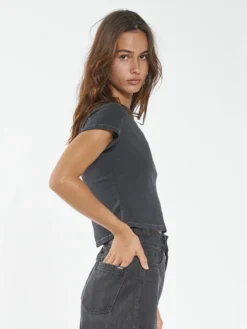 Realize Mini Tee -Roxy Ski Store WTH22 116BW5 700x 505909dd e60a 4511 93e8 8fd81ded59f2